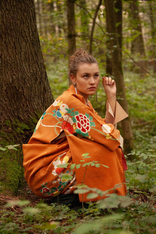 Unveiling the Charm of Japanese Culture: Ikebana & Kimonos