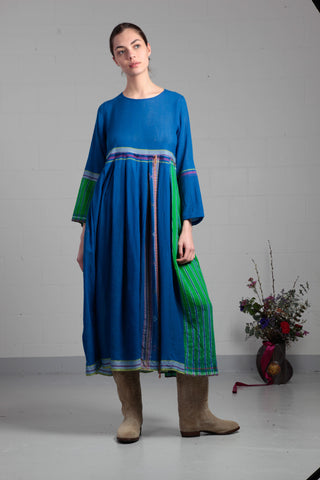 Blaues Shekhawati-Kleid aus indischer Merinowolle - Injiri
