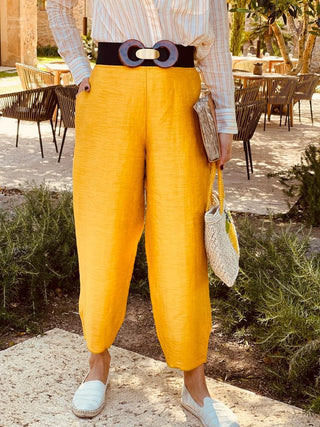 Get ready for summer with Obidi's statement trousers! The handcrafted ochre pants by Obidi are made in Italy from pure silk. The ankle-length wide trousers features an elastic waistband, decorated with a black band with a golden detail in the middle that gives an elegant touch to this garment.