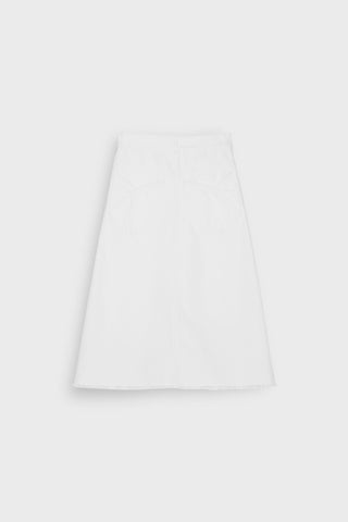 This midi skirt from Happy Haus is a simple and supremely comfortable option, that you can wear in your everyday life. La Jupe Cécilie is made from a pure japanese cotton, it has a slight flared cut, a fall in the middle of the calf and it features five pockets designed with shape of flowers.