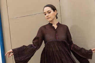 A mix of tradition, originality and comfort - we present the Indian Midi Dress from Injiri's new Fall Winter 2022 Collection. Hand-embroidered in India, it features long bell sleeves, a midi length and hand-embroideries all around that make it unique. It is made very comfortable by the presence of a single button on the back to close for the dress.