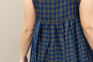 This year is all about layering and slip dresses are exactly what you need. Injiri provides these super comfy slip dresses to wear alone or to accompany under another dress of the brand. 50% cashmere and 50% silk, this blue checked dress follows the silhouette in a very soft way in the upper part, then widen in the skirt part.