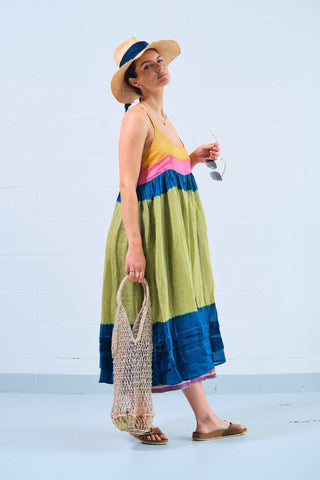 Injiri provides these super colorful slip dresses to wear alone or to accompany under another dress of the brand. Made in India from 50% cotton and 50% silk, this dress is made with the tie and dye technique and it follows the silhouette in a very soft way in the upper part and then flares out on the torso - the lower part has pleats to make the skirt wider. It features subtle shoulder straps.