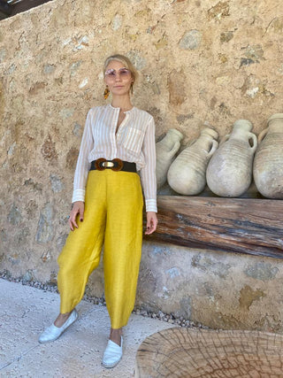 Get ready for summer with Obidi's statement trousers! The handcrafted ochre pants by Obidi are made in Italy from pure silk. The ankle-length wide trousers features an elastic waistband, decorated with a black band with a golden detail in the middle that gives an elegant touch to this garment.