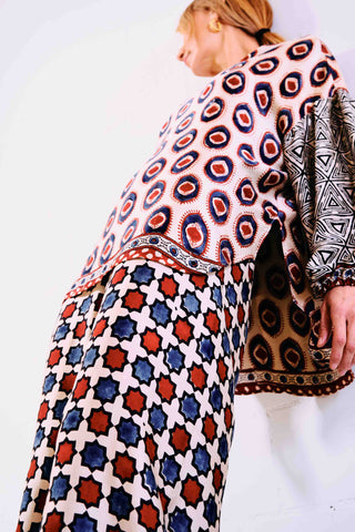 Opt for these printed pants from Obidi for the perfect spring look. Made in Italy from lightweight silk, they have high-rise wide-leg silhouette for optimum comfort on hot days. They are printed by hand with the "Blockprint" technique and the presence of indigo and rust prints gives a touch of color to this garment.