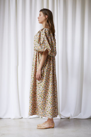 Peggy Dress by The Label Edition is defined by its voluminous puffed sleeves with elastic cuffs. Made in Europe from pure cotton, the upper part is rather close to the body and it features flared skirt. It comes with a flowered print that makes it unique and perfect for hot summer nights. 