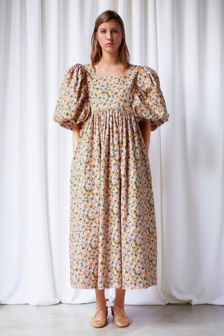 Peggy Dress by The Label Edition is defined by its voluminous puffed sleeves with elastic cuffs. Made in Europe from pure cotton, the upper part is rather close to the body and it features flared skirt. It comes with a flowered print that makes it unique and perfect for hot summer nights. 