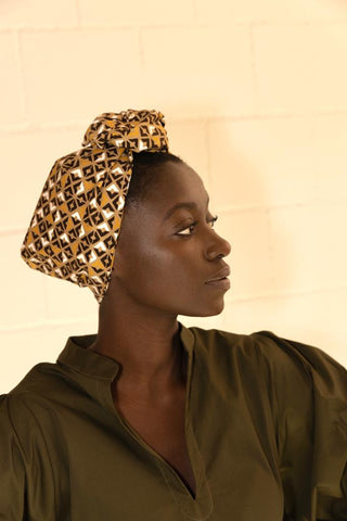 We are absolutely in love with this line that perfectly describes the spirit and soul of By Adushka: Turbi Turbi. An amazing selection of handmade hair turbans that can be modeled and can be used, not only as hair accessory, but also as headscarves or headbands.